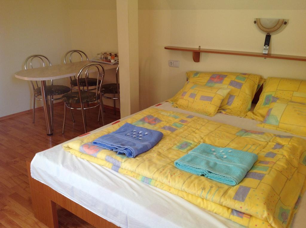 Majnar Villa Apartmanhaz Bogács Rum bild